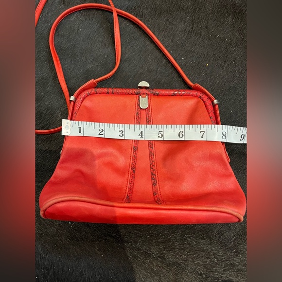 VINTAGE Italian Red Leather Shoulder Strap Purse with Snakeskin Leather Details - Picture 11 of 13